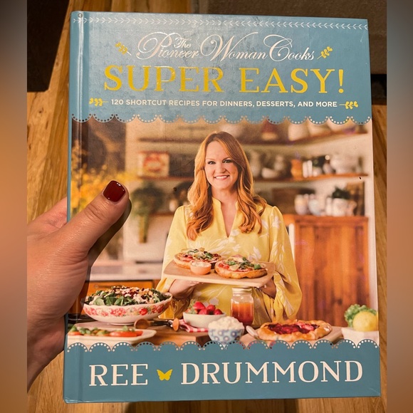 The Pioneer Woman Cookbook- Super Easy 120 Shortcut Recipes - Picture 2 of 4